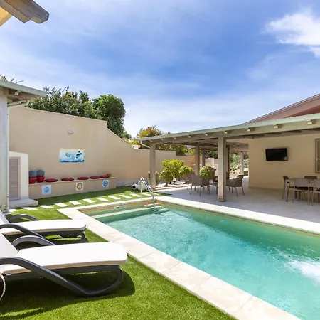 Rachele 2 Private Pools
